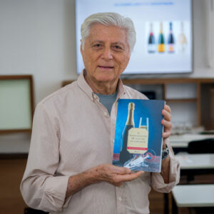 Euclides Penedo Borges faz noite de autógrafos na ABS Rio