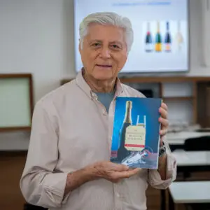 Euclides Penedo Borges faz noite de autógrafos na ABS Rio